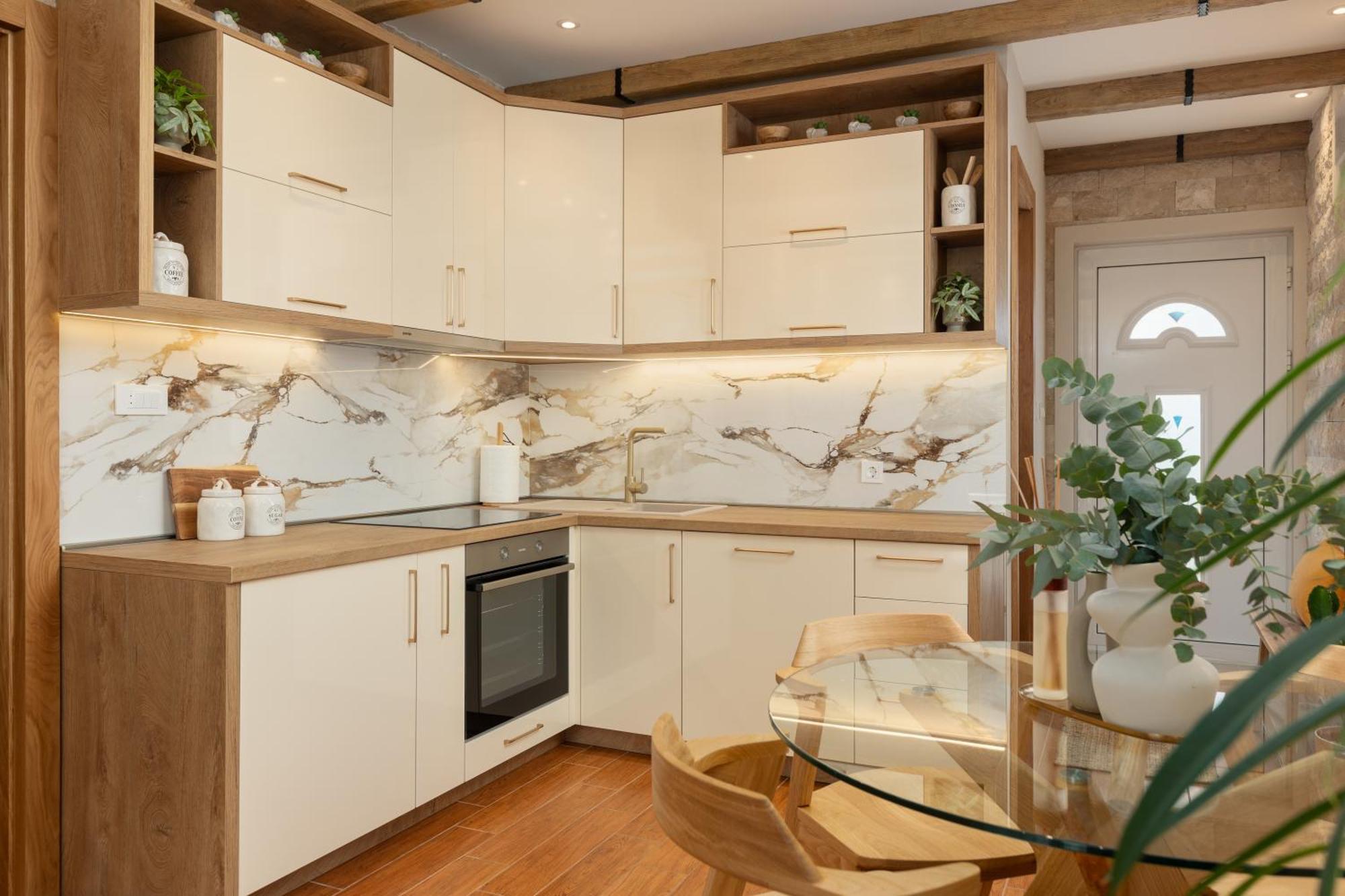 42° North Apartments Тиват Екстериор снимка