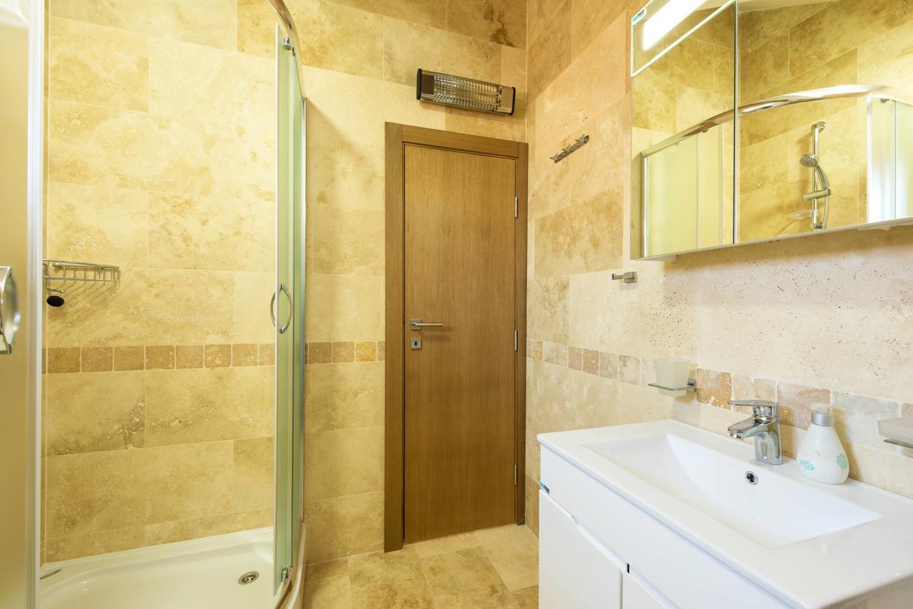 42° North Apartments Тиват Екстериор снимка