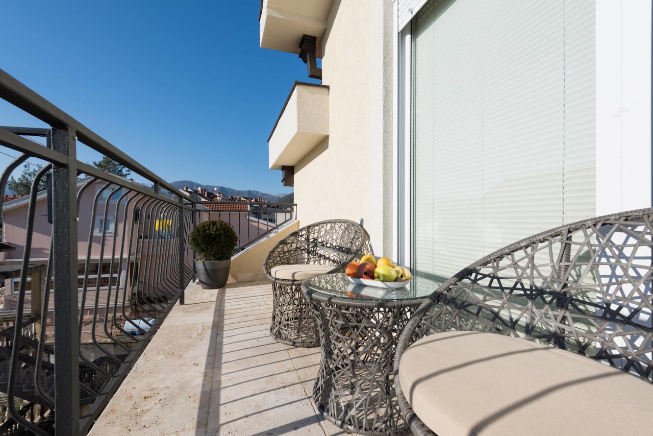 42° North Apartments Тиват Екстериор снимка
