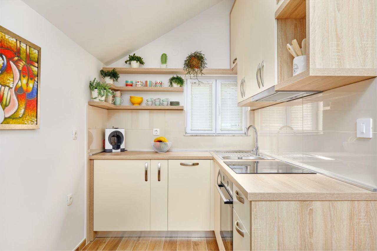 42° North Apartments Тиват Екстериор снимка