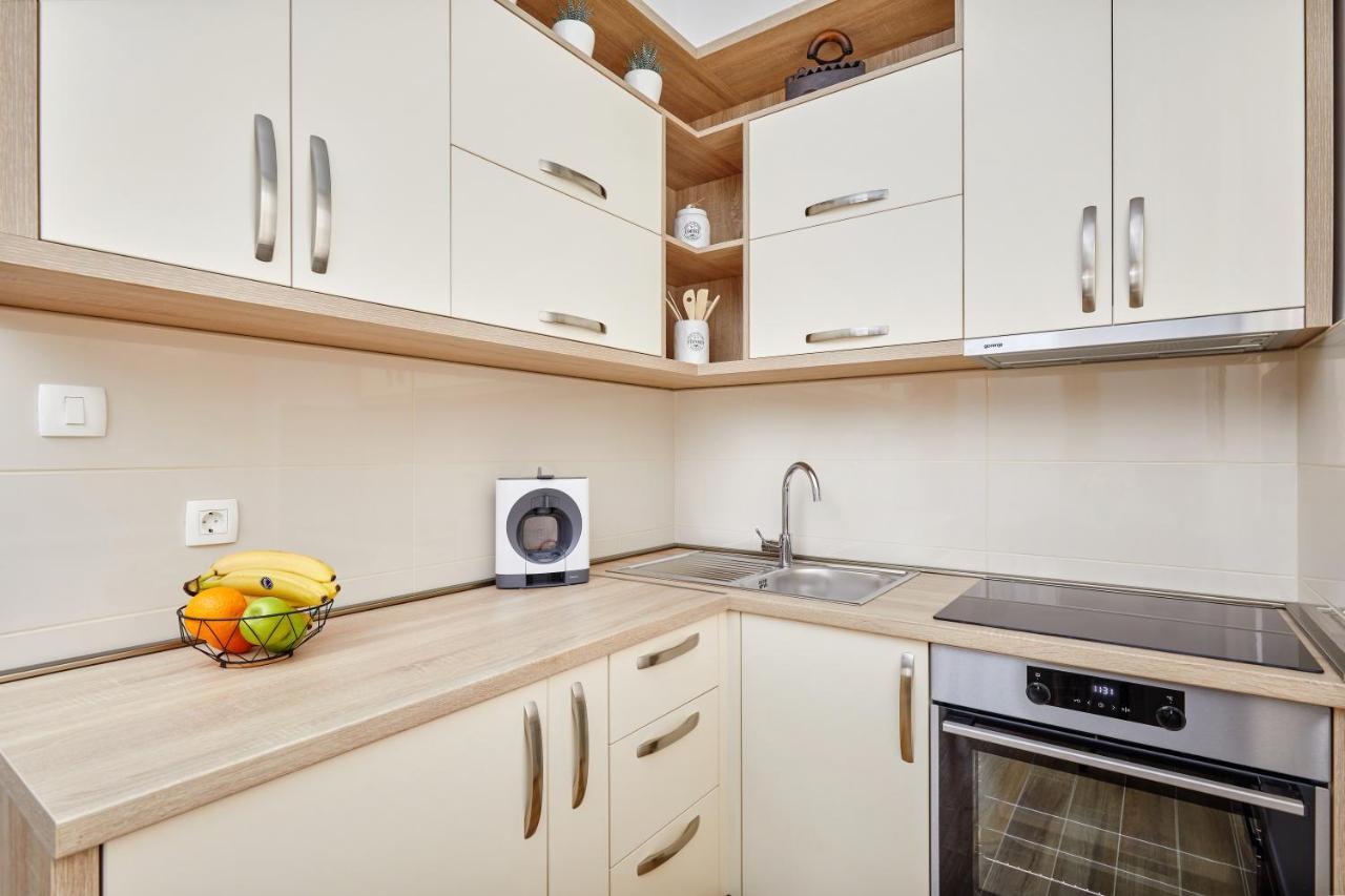 42° North Apartments Тиват Екстериор снимка