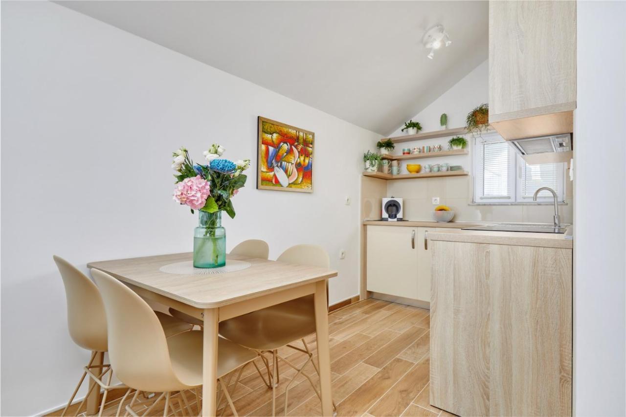 42° North Apartments Тиват Екстериор снимка